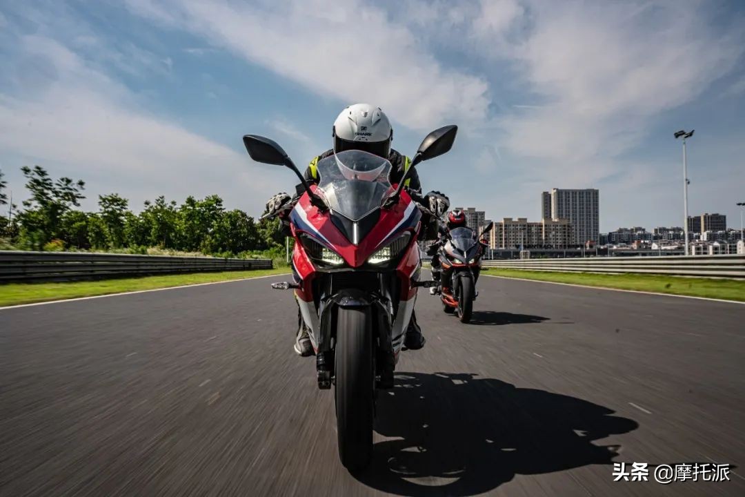 QJMOTOR赛350正式上市，28999元的全新双缸跑车入列