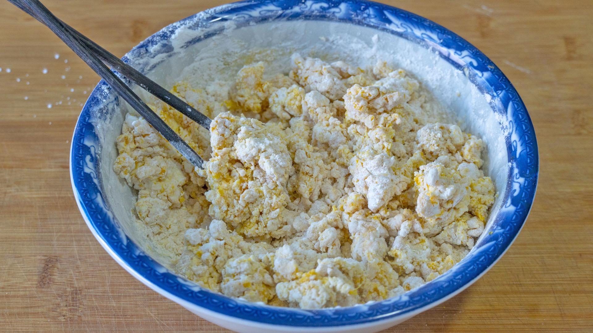 软糯香甜的南瓜饼超简单,好吃的南瓜饼老人孩子都抢着吃