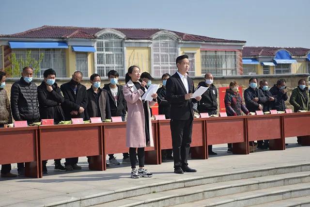 河南上蔡：诞生“芦笋王”单棵拍卖300元