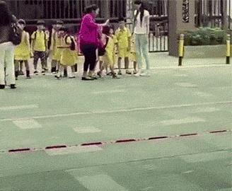 搞笑动图gif微信表情包2019,搞笑动图笑得肚子痛