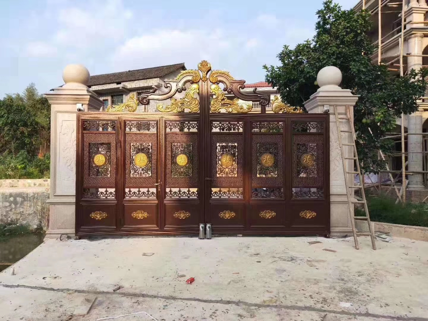 双开铝艺大门安装,双开铝艺大门