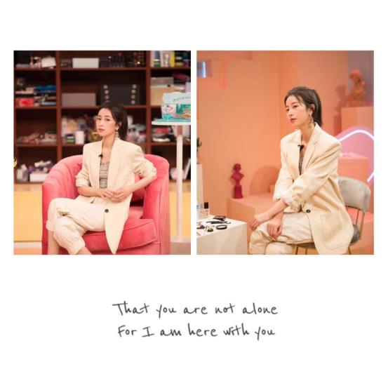 冬季穿一身白超时髦，和周雨彤学习白色服饰搭配，清纯又显白