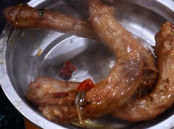 卤鸭脖如何让肉质很紧致,正宗鲜卤入味鸭脖