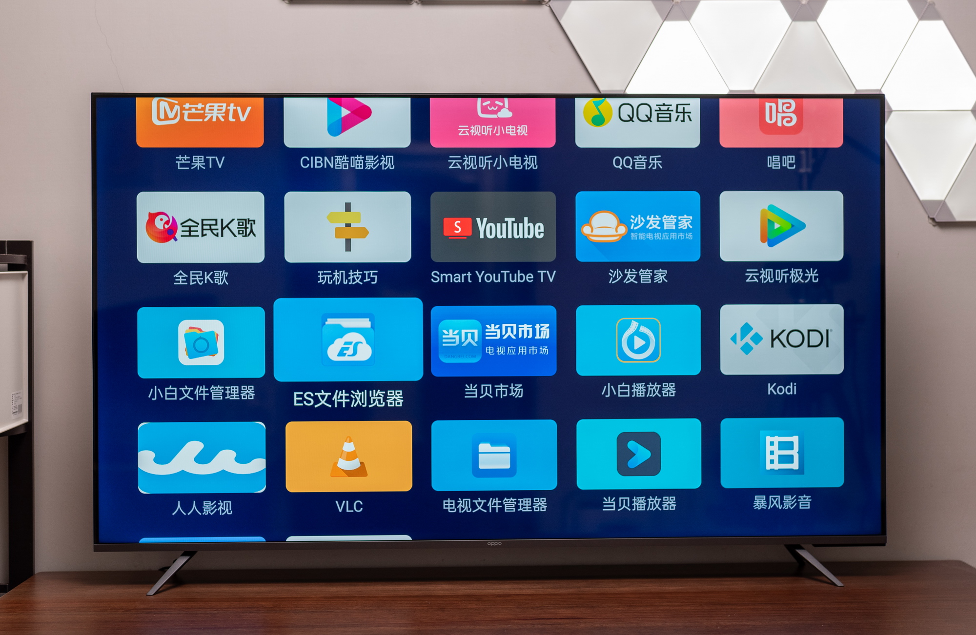 新电视装好之后要怎样才能开机,新电视到了怎么安装