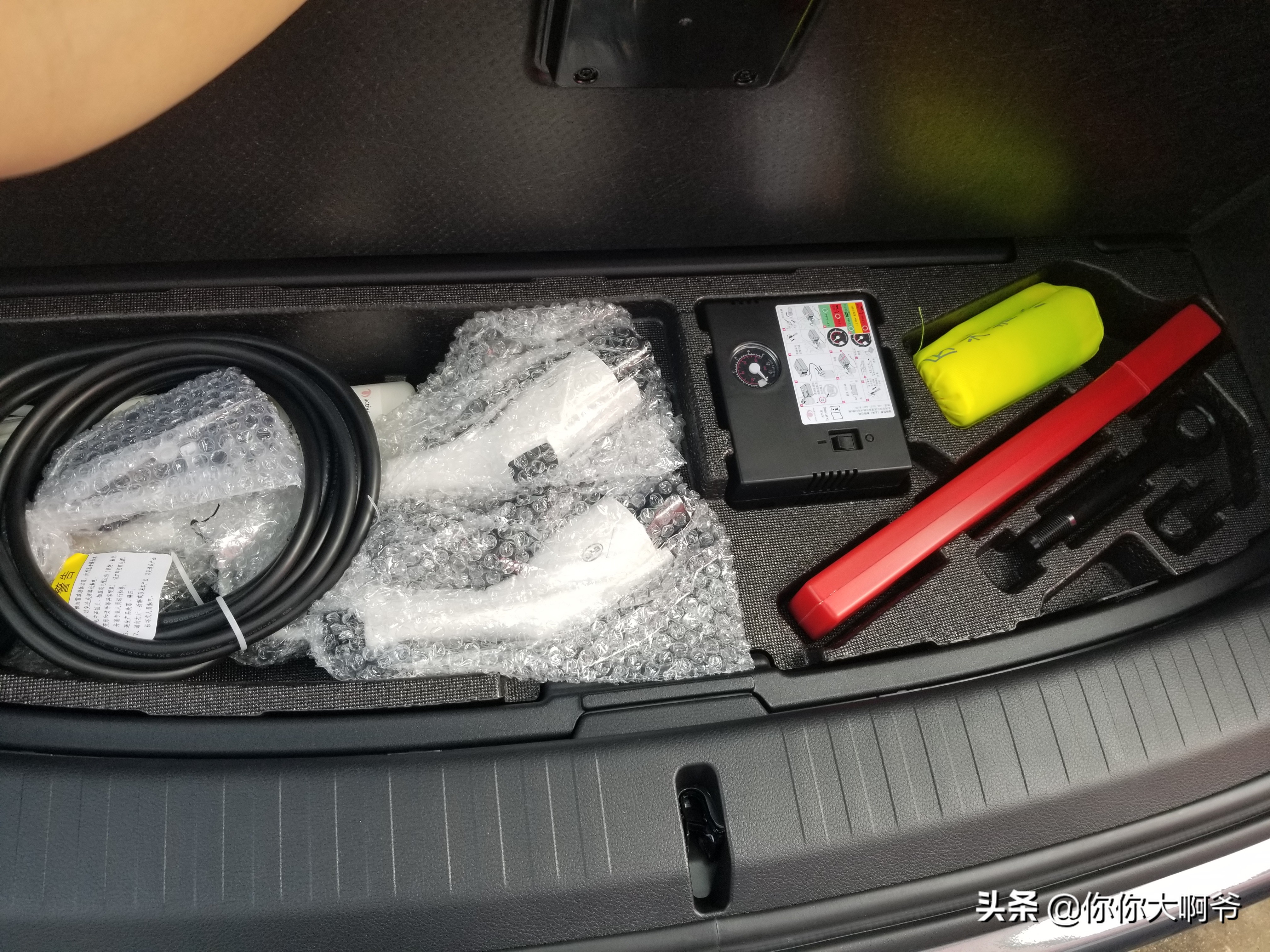 比亚迪唐dmi112km尊荣版赤地红,唐dmi冠军版200km尊享型评测