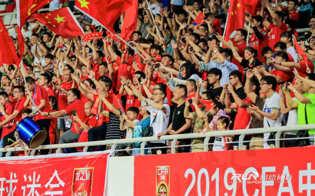 足球万人欢呼现场,足球比赛全场轰动