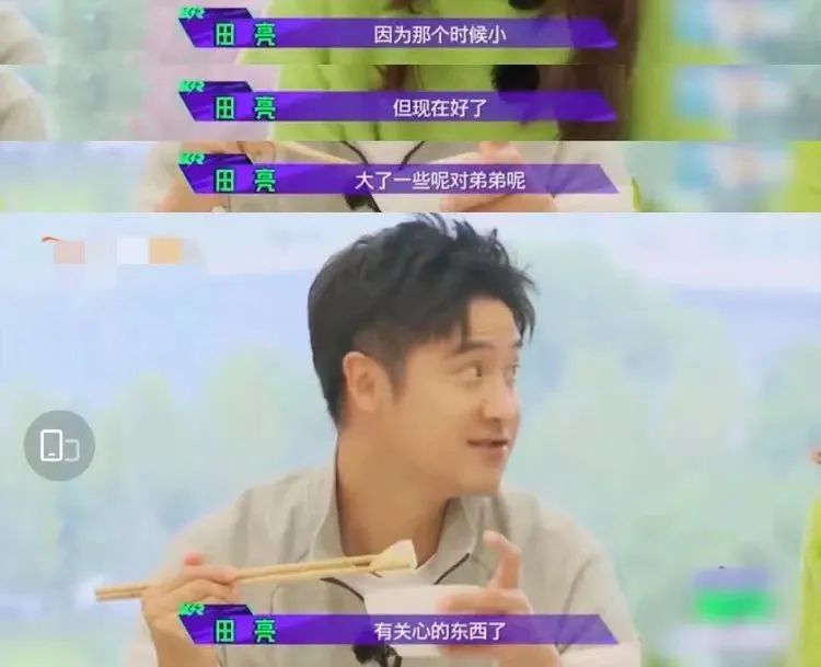 爸爸强迫孩子吃袜子,父亲用臭袜子教训儿子