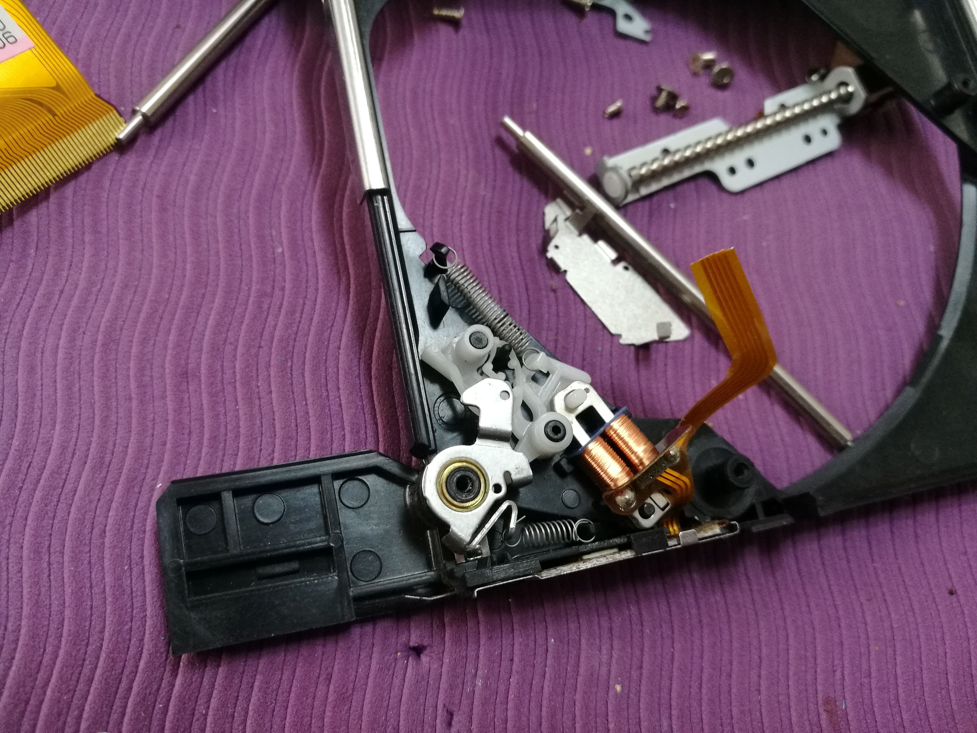 外置光驱拆解,废弃台式机光驱拆除图片