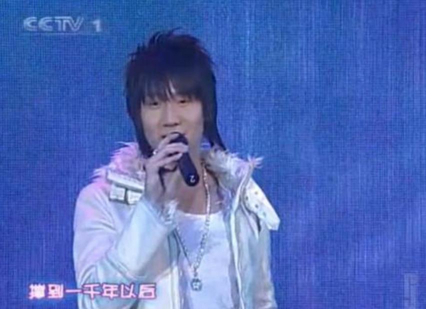 在春晚独唱的歌手的水平,在春晚舞台上唱歌