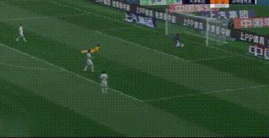 郜林停球失误成助攻,郜林精彩停球过人