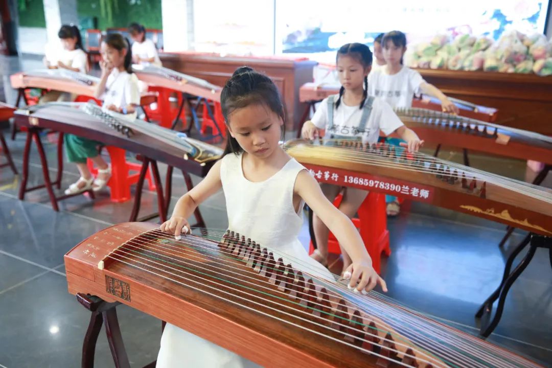 组图：武平县琴韵古筝行六一暨周年庆亲子活动圆满举行