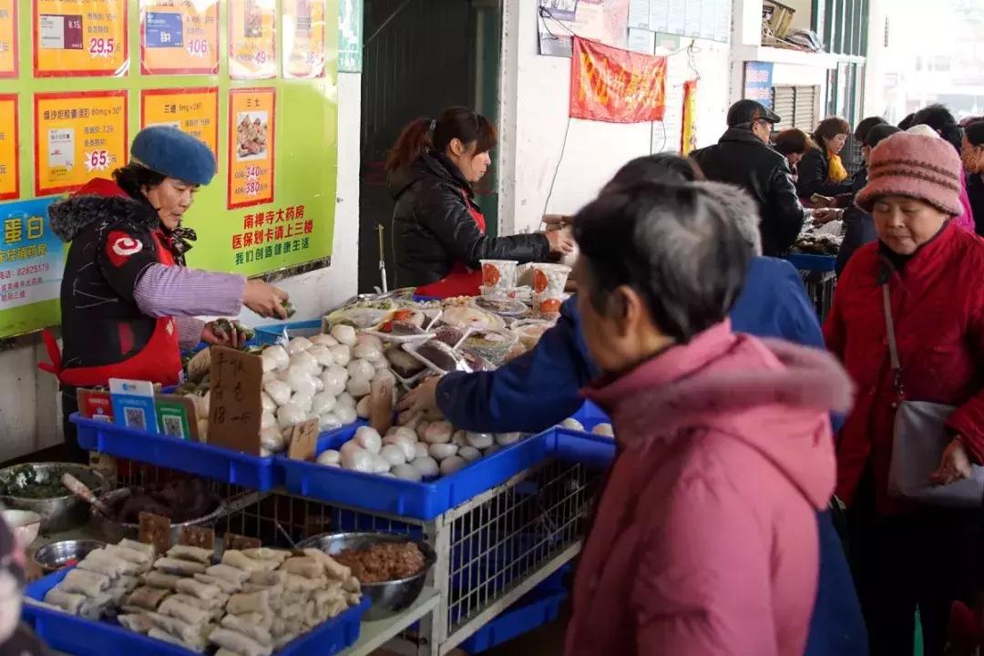 年味｜带上小拖车跟我走！这里买年货实惠好吃