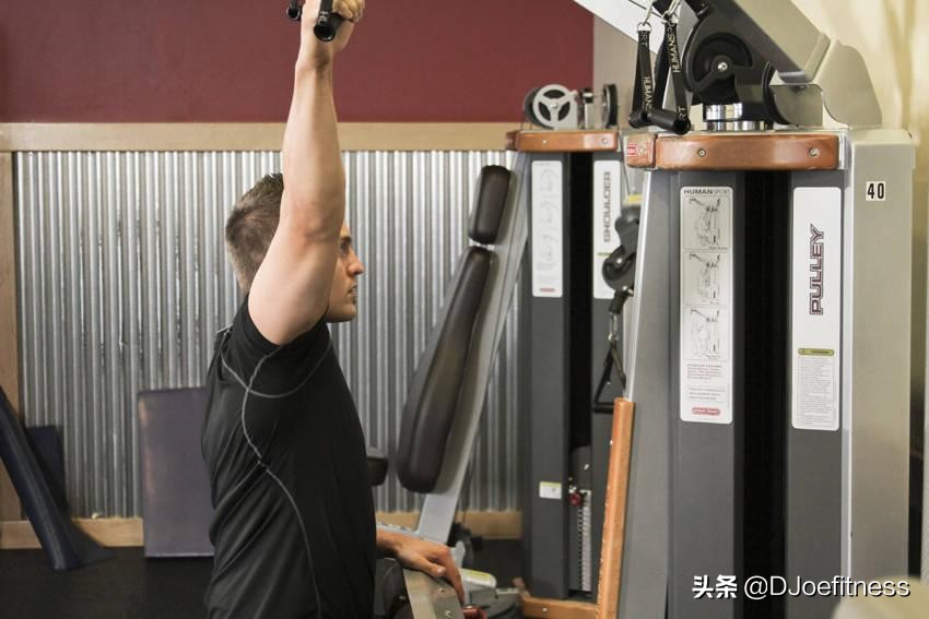 感觉肌肉变大了但是体脂率没掉,感觉肌肉萎缩到一边是怎么回事