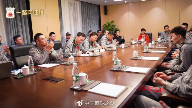 郭艾伦周琦微信对话视频,郭艾伦赵继伟周琦采访