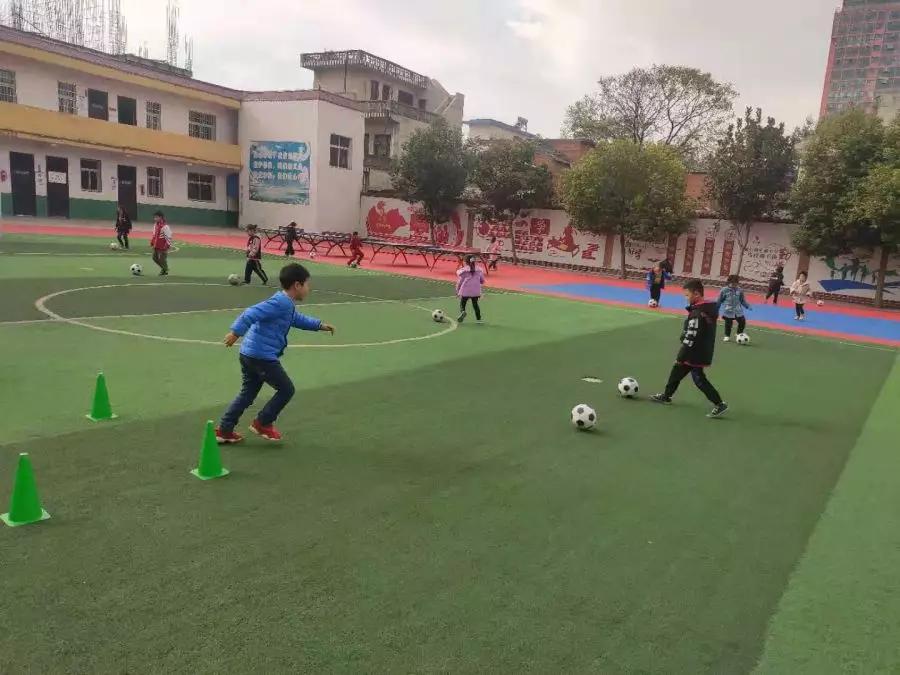 幸福小学举行校园足球联赛,邓州思源学校足球比赛