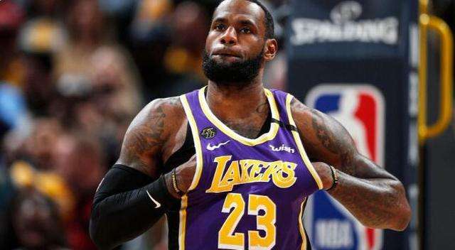 戴维斯回应詹姆斯消息,戴维斯争议判罚