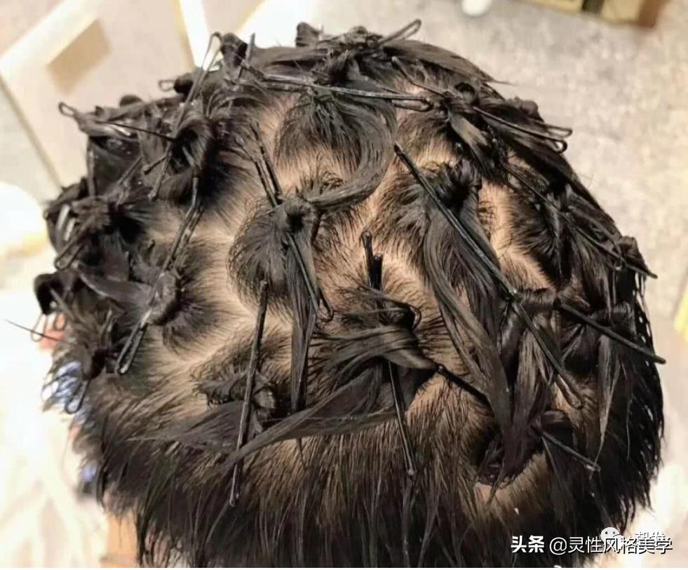 两边铲光的扎发狼尾发型男,2021年最流行男发武士头