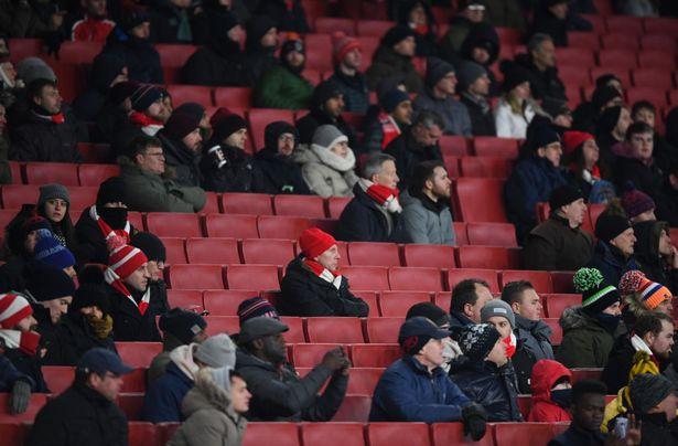 阿森纳球迷联合*制抵**“吸血鬼”老板！温格：早干嘛去了？