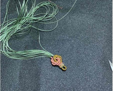 一根绳子编玉简单,用绳编玉石