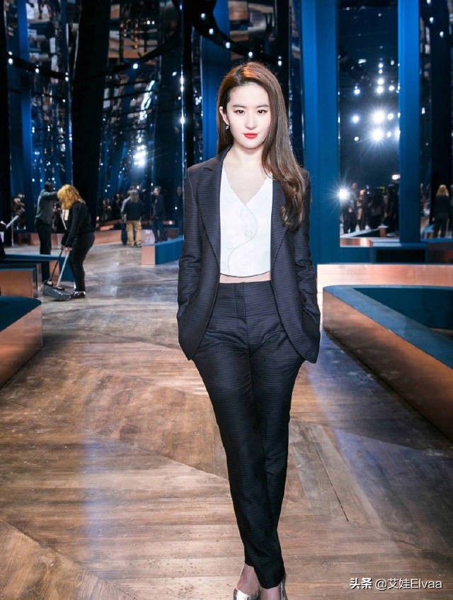 刘亦菲私下穿羽绒服,刘亦菲穿顶级高定