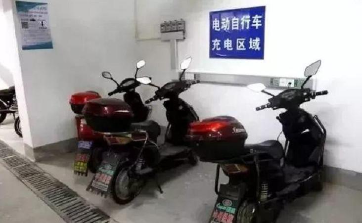 电动车换石墨烯电池性价比高吗,目前电动车电池选锂电还是铅酸