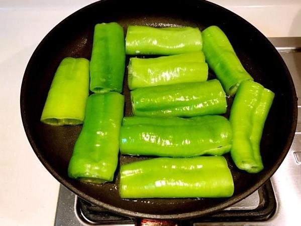 擂辣椒用火烧还是油煎,擂辣椒是上锅蒸还是油煎好吃