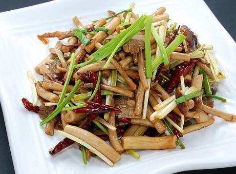 干豇豆茶树菇红烧肉,陕菜豆角炒茶树菇