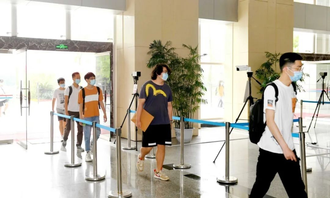 回顾：全面线下复课第一周，这依旧是你熟悉的西财课堂！