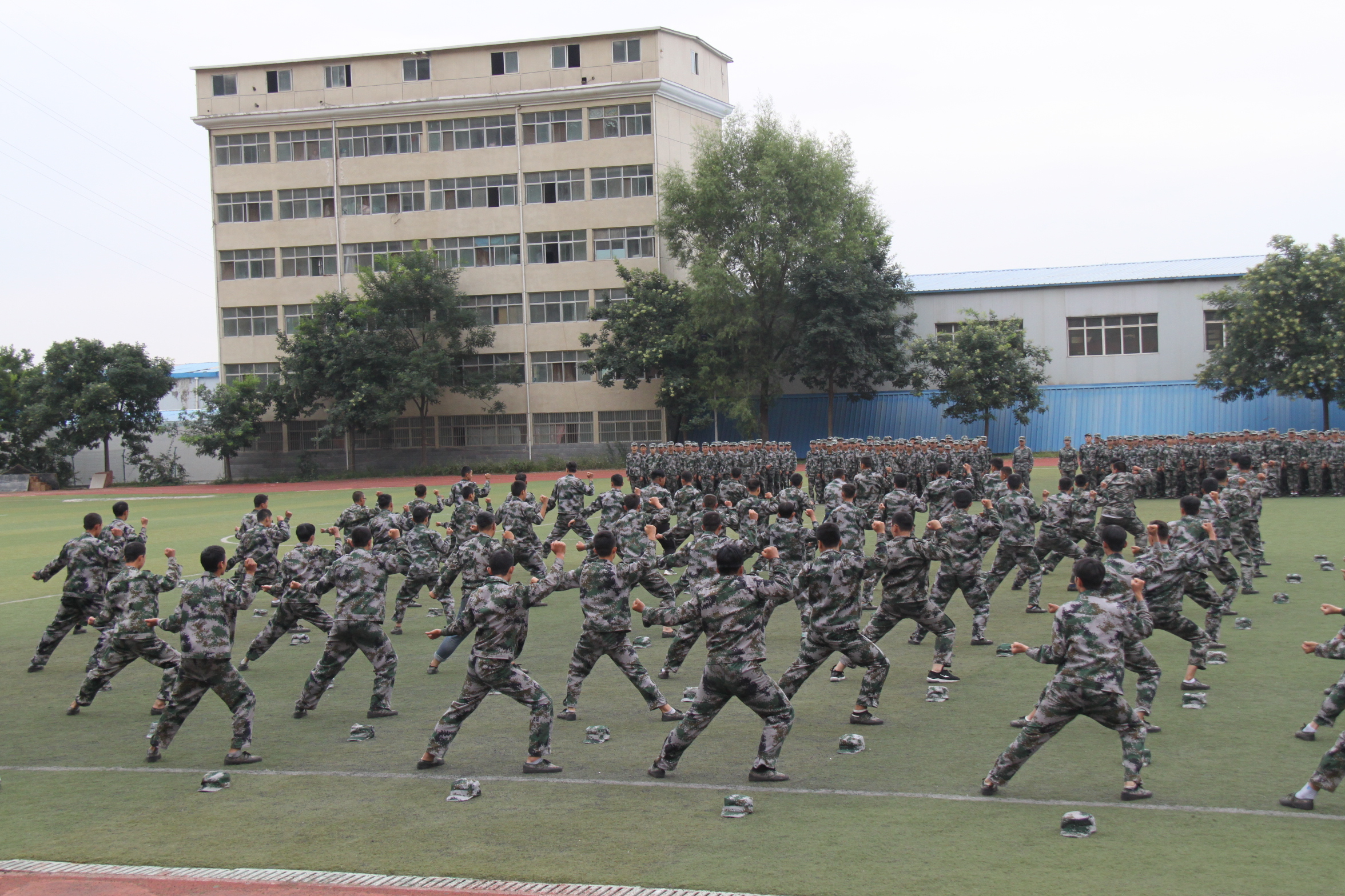 举行国防教育总结表彰暨开学典礼,甘肃国防技工学校