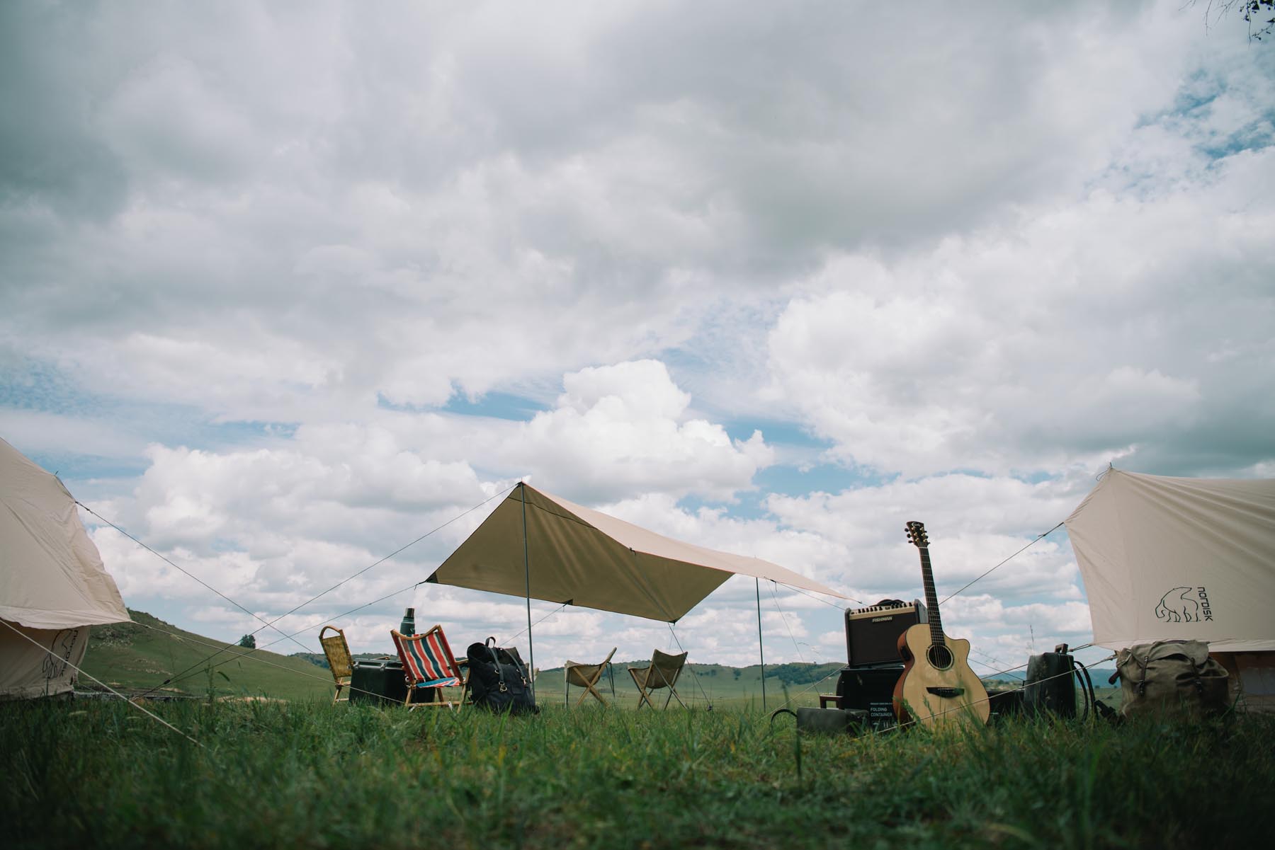 拥有这21件高颜值户外装备，让我们的草原野餐会像家里般优雅
