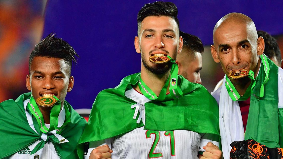 光着脚丫踢足球,光着脚丫子踢足球