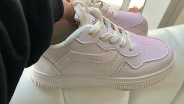 1秒就能变色的小白鞋，只要139元的价格，穿出两双鞋子的效果