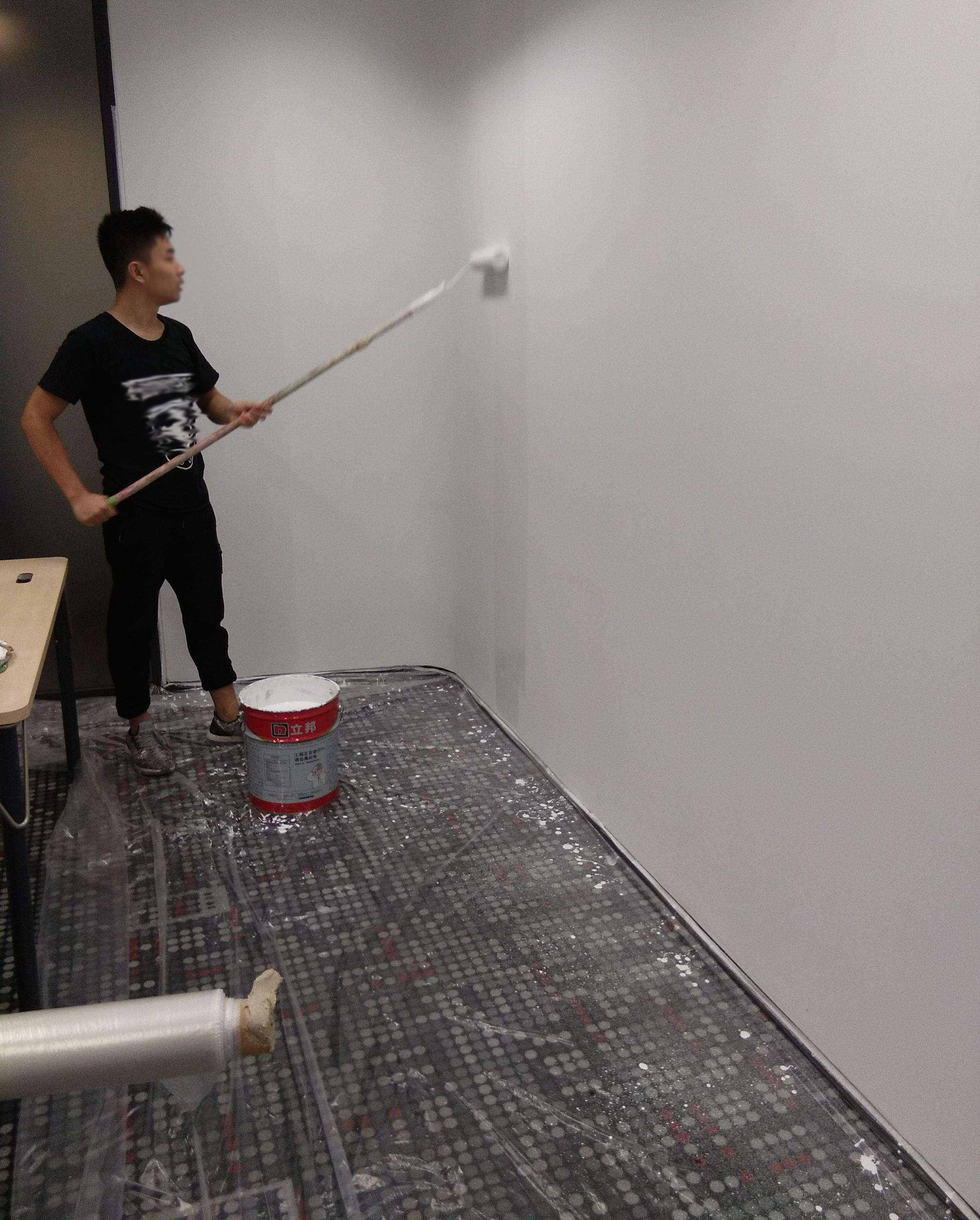 乳胶漆是喷的好还是滚的好,乳胶漆是滚刷好还是刷子刷好呢