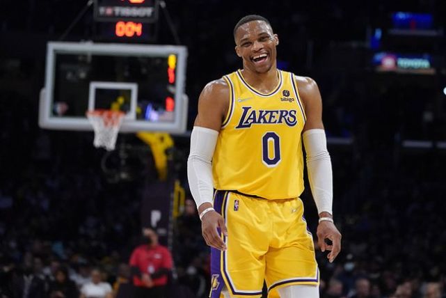 nba场均10分能拿多大合同,nba场均36分7篮板11助攻能拿多少钱