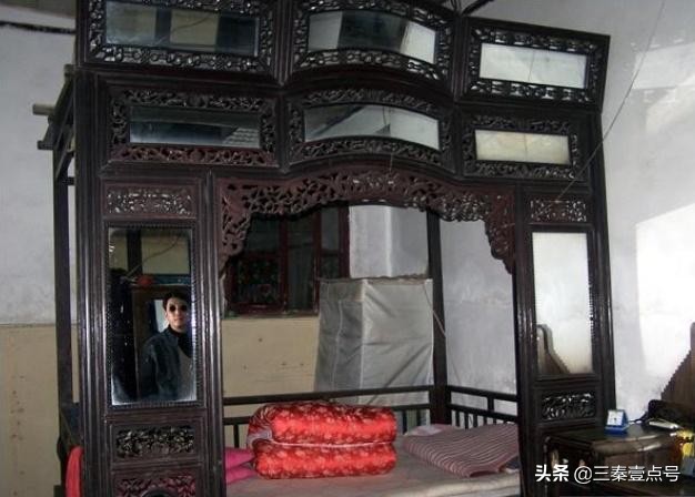 奶奶梳妆台嫁妆,奶奶的嫁妆柜子老物件