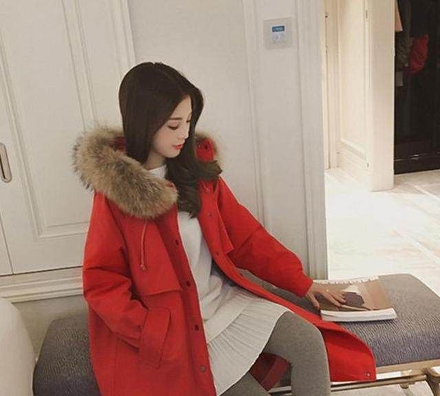 怪不得老婆把皮衣全扔了，如今流行这样的棉袄，保暖又上档次