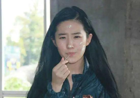 明星们的真实素颜真的美吗,这些女明星们卸妆后的素颜样貌