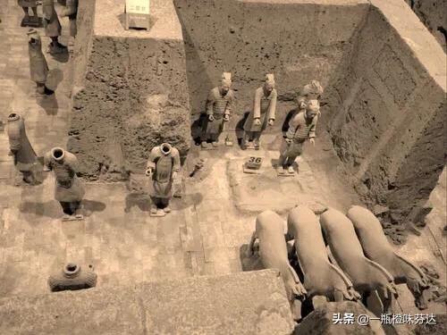 秦兵马俑三个坑有什么共同的特点,秦兵马俑一二三坑详解