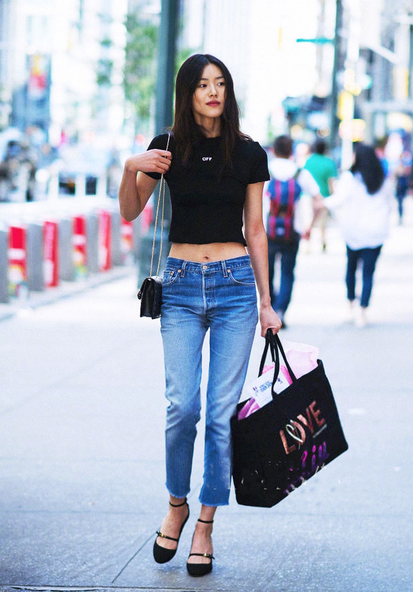 女人凸显身材的穿衣搭配,女生倒三角形身材是衣架子吗