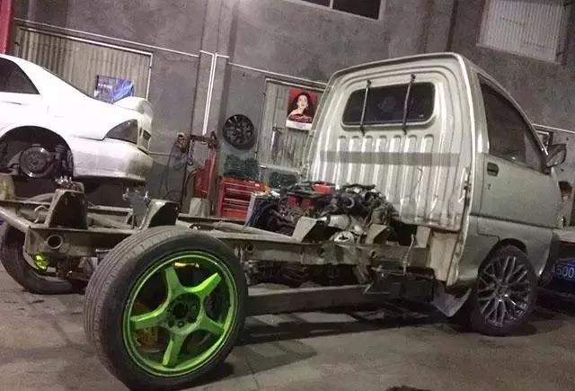 五菱厢式小货车自己改装房车,五菱小货车改造成房车