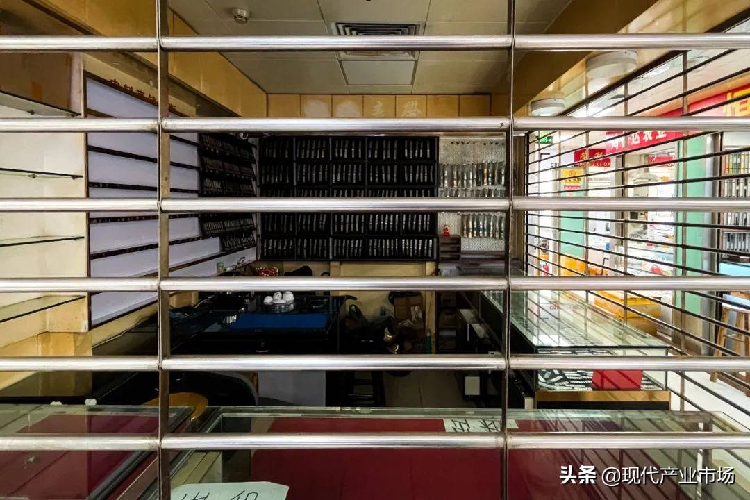 中国最大的钟表城，不想输给时间