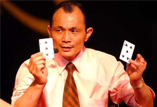 亚洲赌王身高从一米七变成一米三,亚洲赌王怎么从1米7变1米3