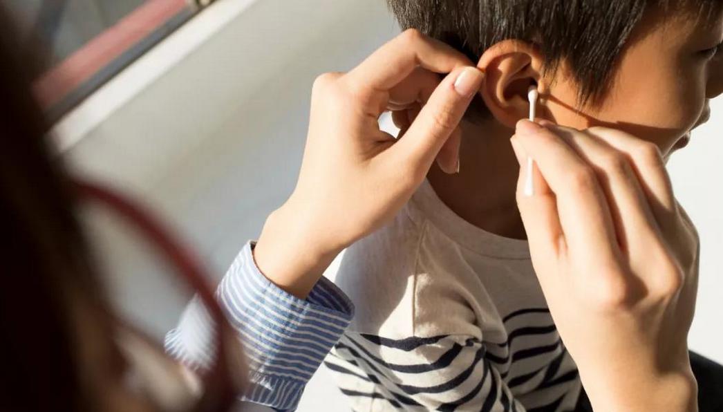 怎样判断有没有虫子进入小孩耳朵,如果不小心虫子飞进嘴里会怎么样