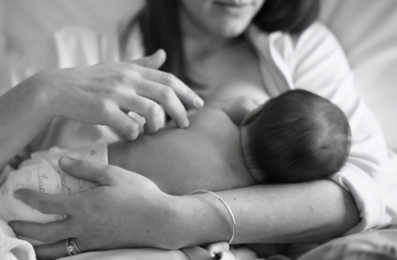 涨奶堵奶有硬块红肿最快的办法,乳房堵奶红肿怎么样算好了