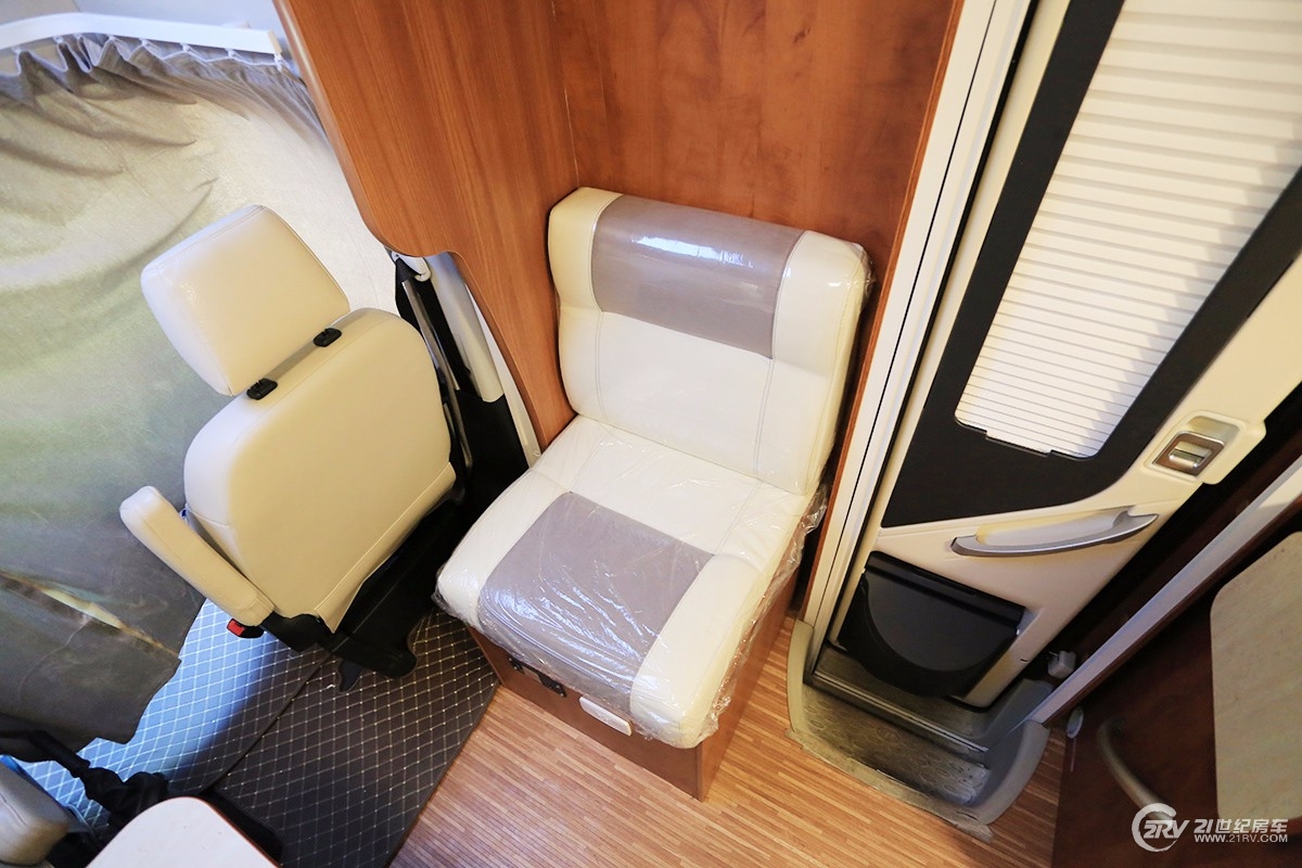 同级别房车谁敢跟它比轻量化！实拍亚特plasy631房车