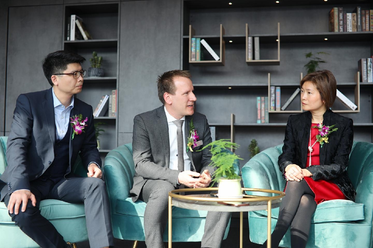 用绿色能源与肖特赛兰的神奇玻璃，德国米技打造的快乐厨房