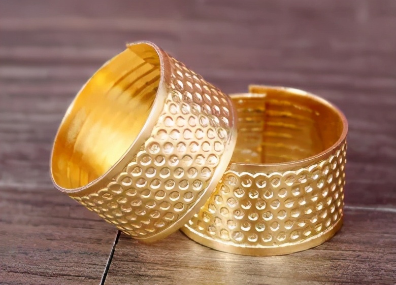 慈母手中线游子身上衣,顶针老物件