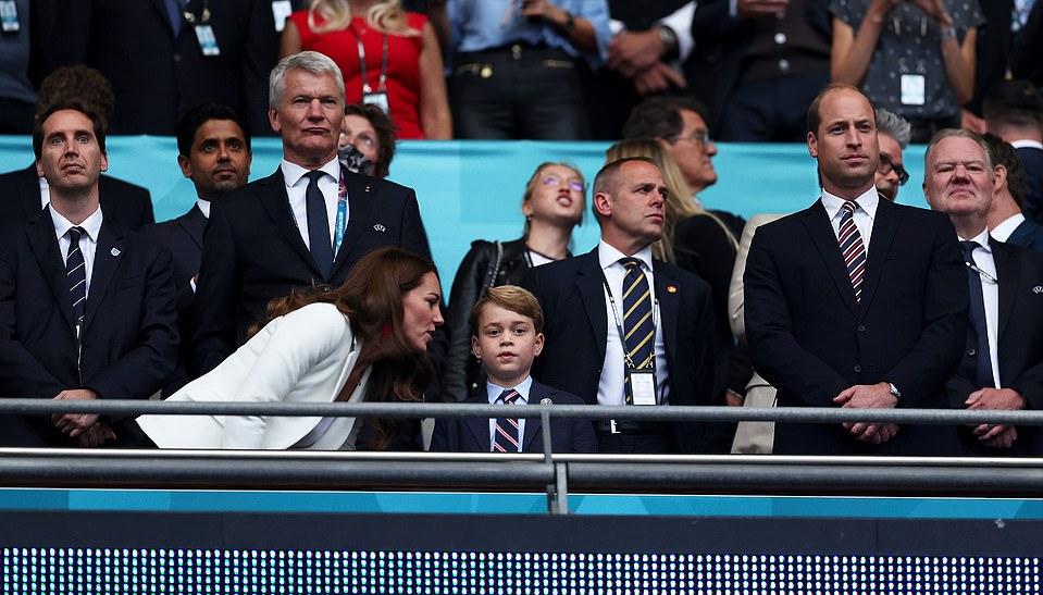 乔治八岁生日新照,乔治小王子穿衣风格