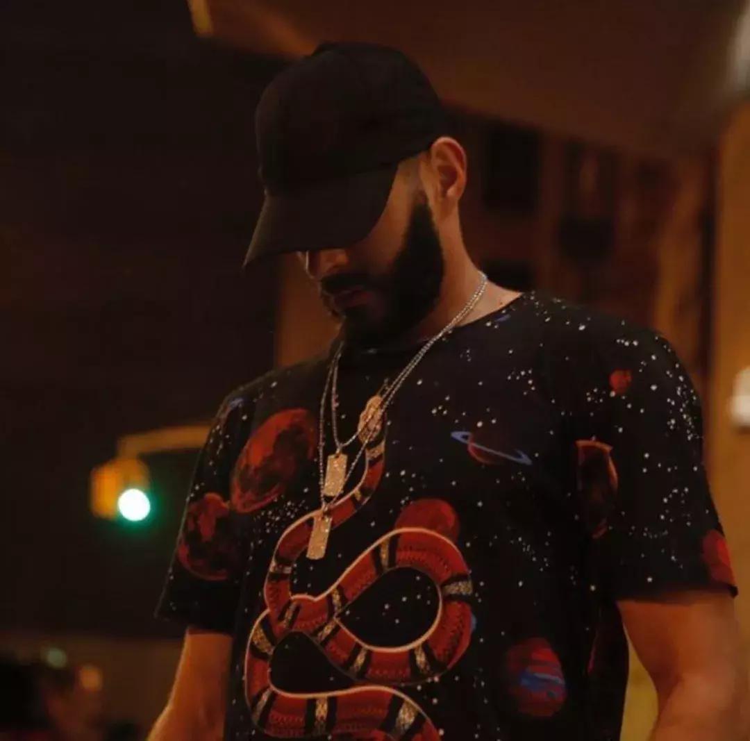 骗爸爸开法拉利,骗着父母的钱拿去赌博