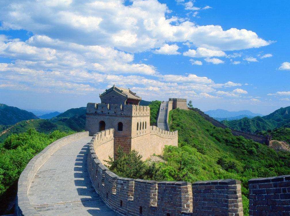 描写长城雄伟壮观的段落500字,形容长城壮观与雄伟的美景